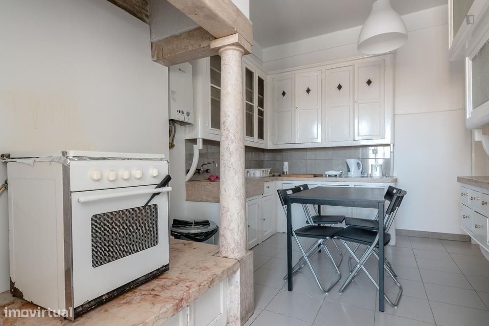 Quarto - localizado em Intendente Lisbon