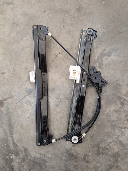 Podnośnik szyby lewy przód Dodge Grand Caravan/Chrysler Town Country 2011/2020