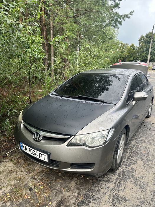 Продам срочно по низу ринку Honda Civic 4D.
