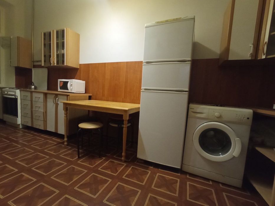 Хостел Київ Гуртожиток Андріївський узвіз Поділ М. Контрактова площа