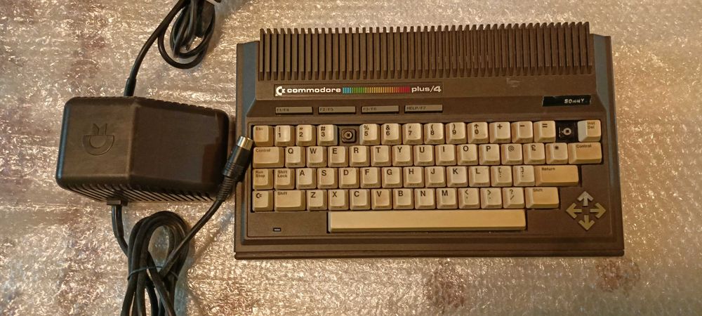 Commodore Plus 4 Ożarów Mazowiecki • OLX.pl