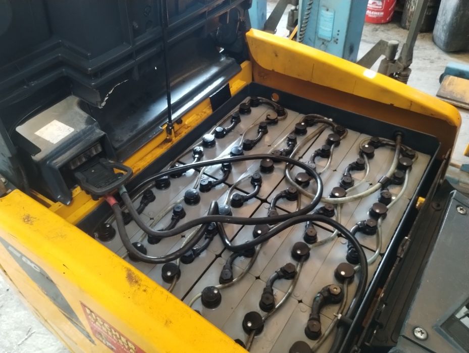 Wózek widłowy elektryczny Jungheinrich EFG 218K  1.8t Triplex