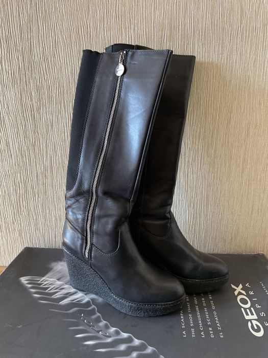 Продам осенние сапоги Geox