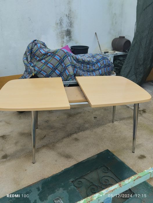 Mesa de cozinha em fórmica