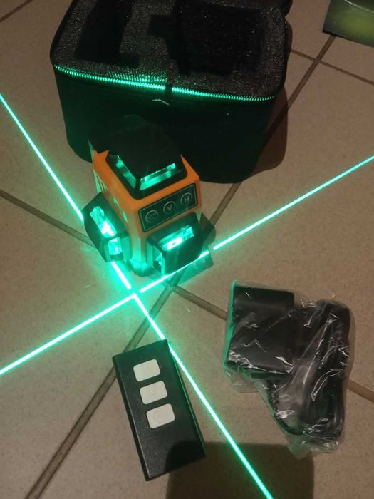 12 linii  OLX Poziomica laserowa / Laser krzyżowy