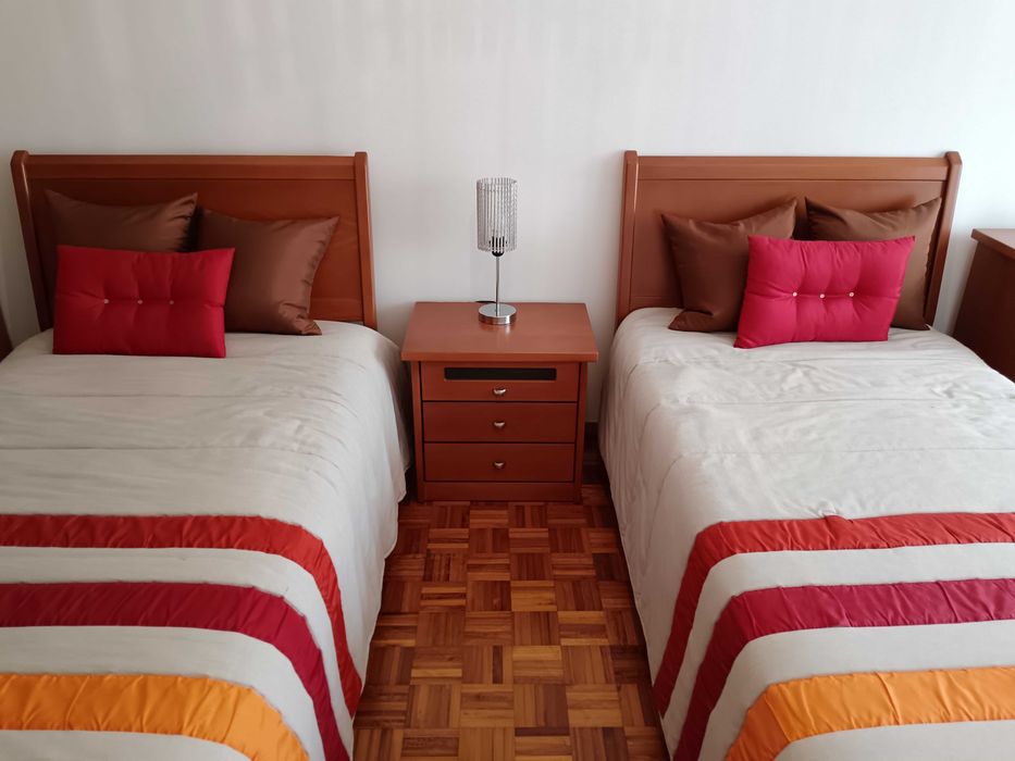 Quarto de Solteiro Completo Procura Nova Casa