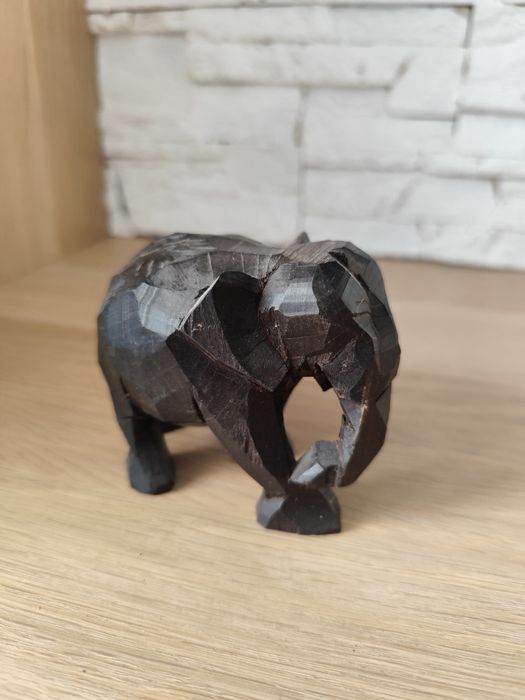 stara rzeźba, słoń z drewna