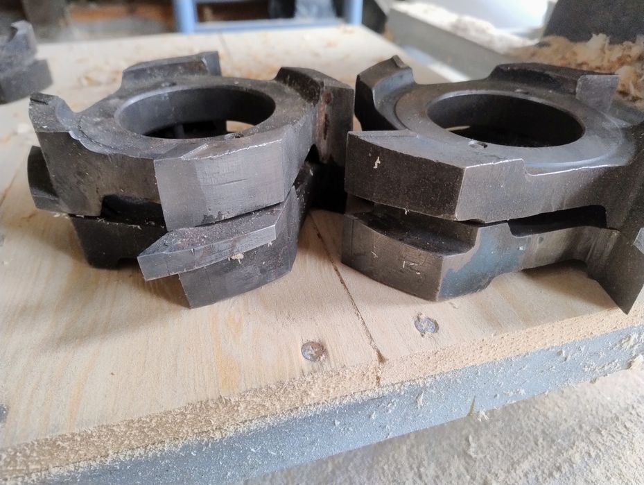 Frezy do deski podłogowej