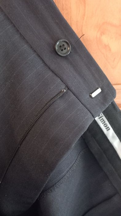 Garnitur męski Doris Simon.