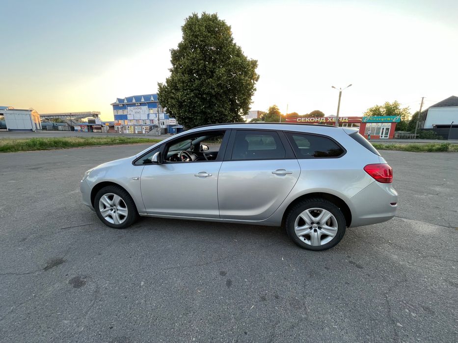 Автомобіль Opel Astra J