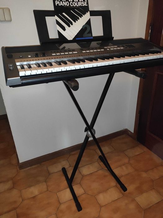 Teclado Yamaha PSR-E443