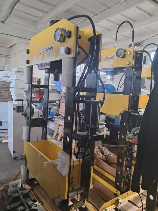 Prasa hydrauliczna warsztatowa 50 ton powystawowa