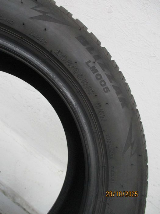 1x 205/60R16 Bridgestone Blizzak LM005 7mm 22r.