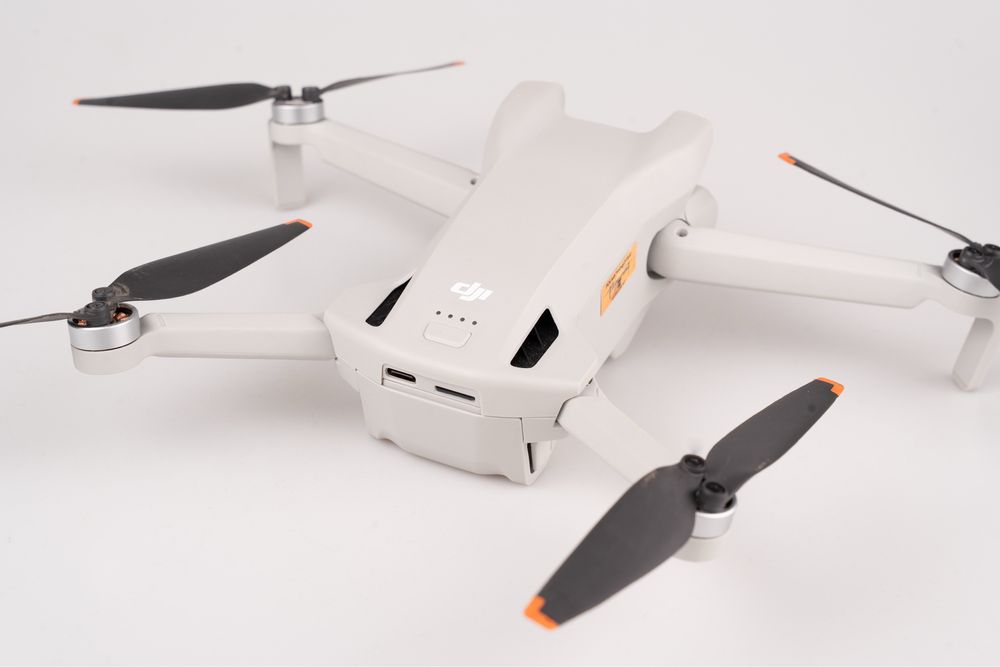 Dron DJI Mini 3 + bateria i ładowarka