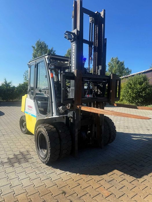 Вилковий навантажувач NISSAN FD40 4000 кг здвоєні колеса кабіна дизель 2014