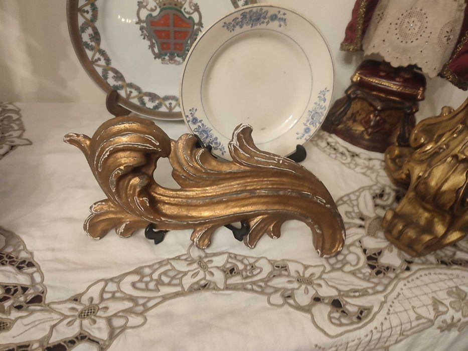 Talha dourada para aplique em parede e em porta pratos