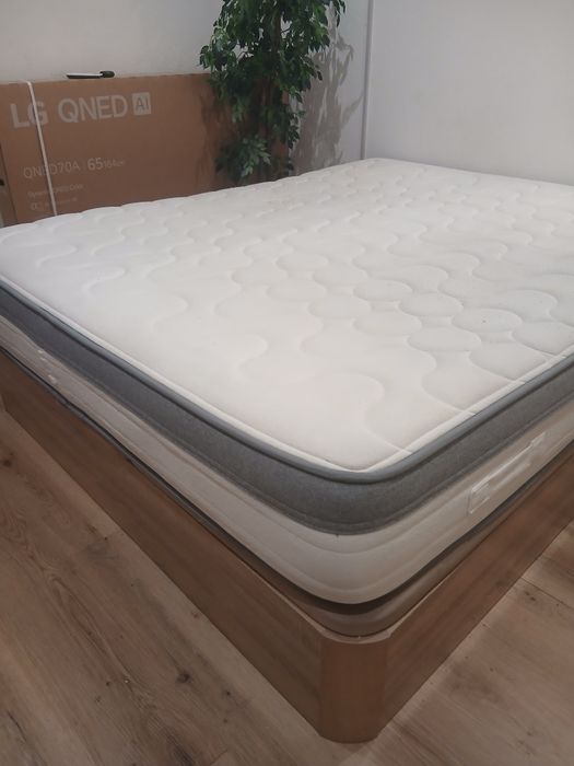 Cama casal com colchão