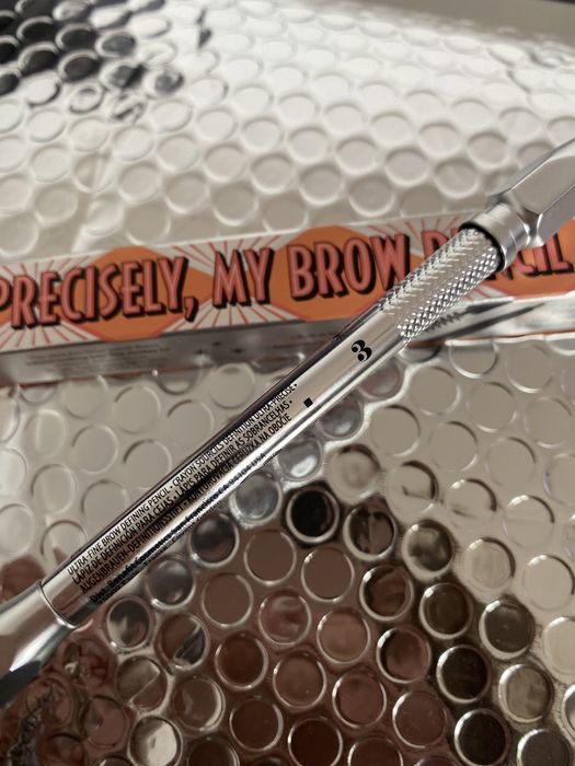 Kredka do brwi precisely my brow pencil benefit 3
