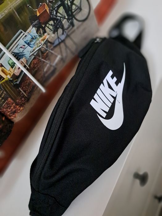 Czarna nerka saszetka Nike używana okazja