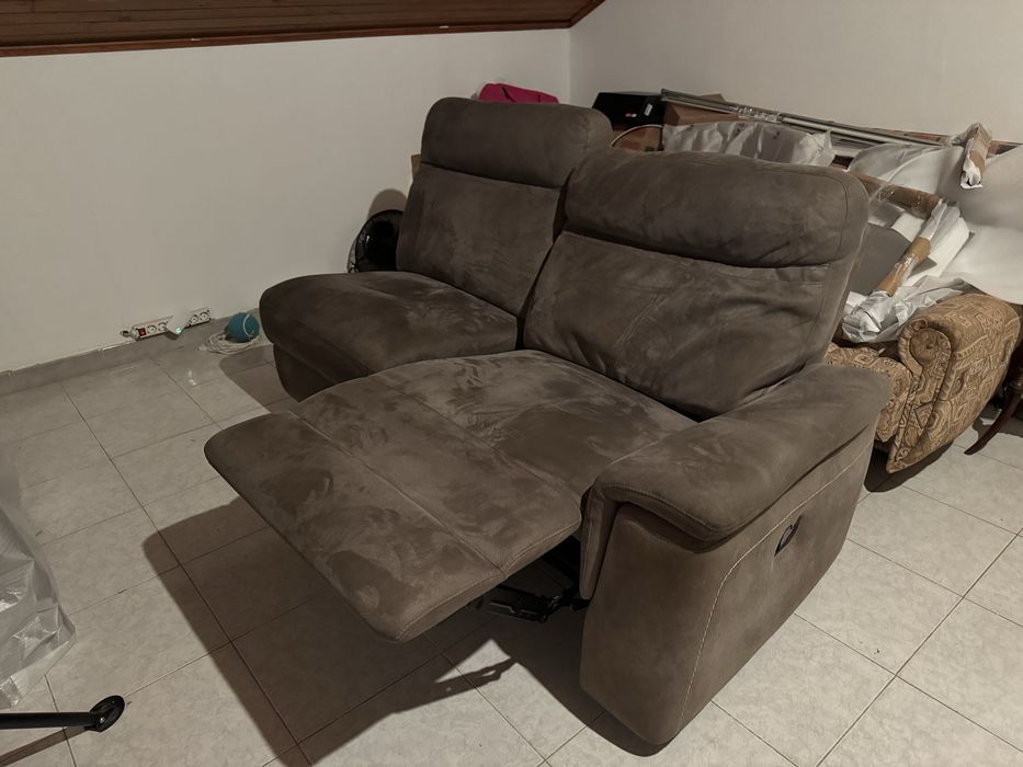 Vendo sofa em pele de pessego bastante confortavel
