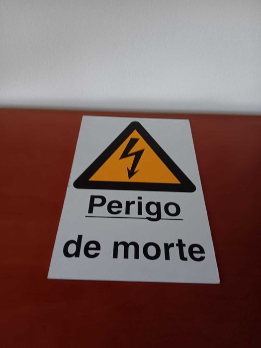 “Perigo de Morte” em Aluminio Lacado 19,5 x 29,5 cm