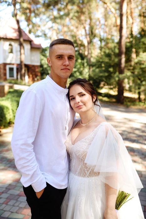 Продам весільну сукню розмір S- М