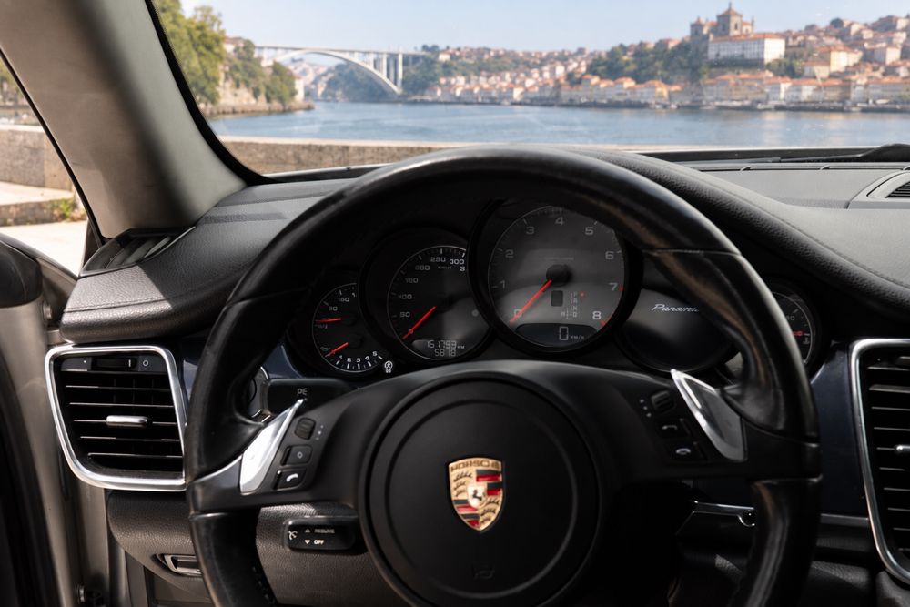 Porsche Panamera S  4.8 V8