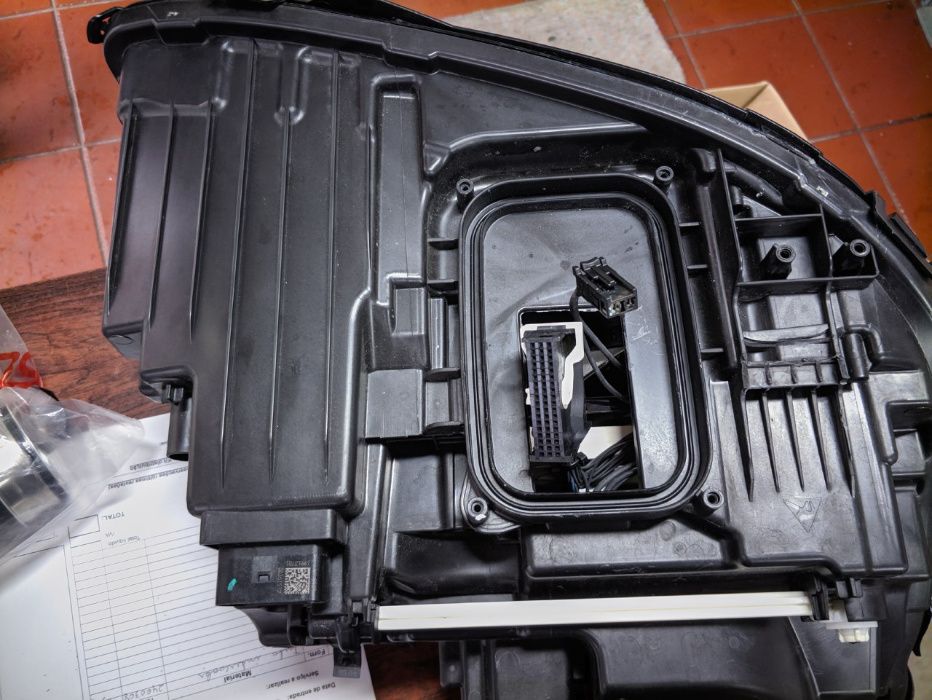 Mercedes E 220 ótica esquerda para partes