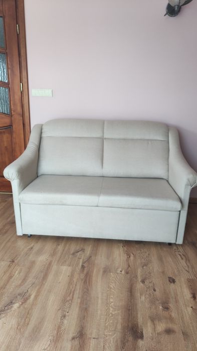 Sofa dwuosobowa rozkładana z pojemnikiem