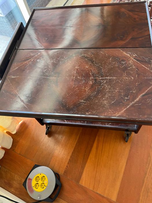 Carrinho de Bar / Chá /Mesa Vintage em Madeira Escura com Rodas