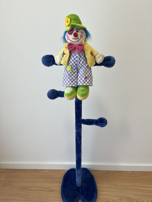 Cabide para quarto de criança com palhaço.