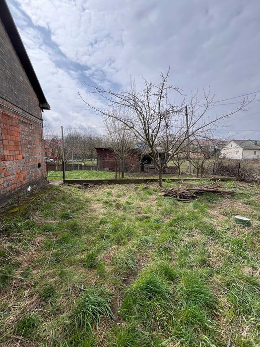 Продаж! Цегляний будинок біля МЕТРО + 10 сотих землі