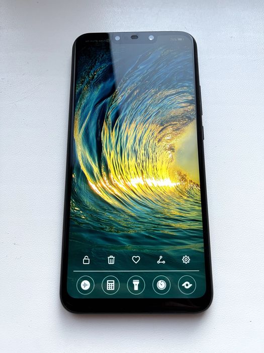 Huawei P Smart+ 4/64, робочий, є нюанси, торг