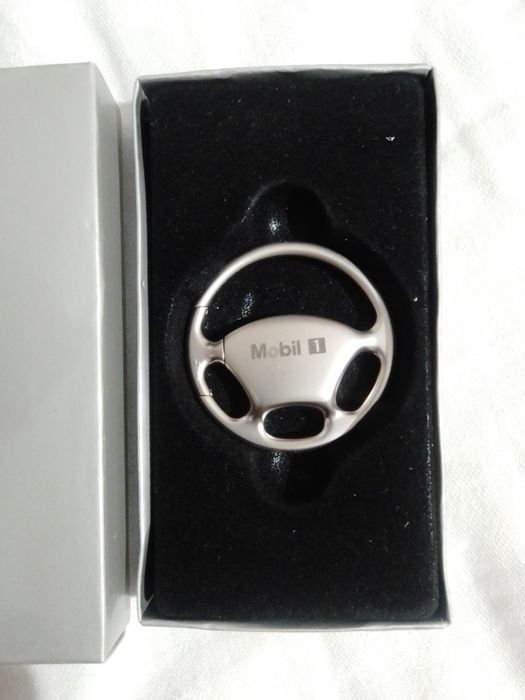Брелок для ключів Mobil новий