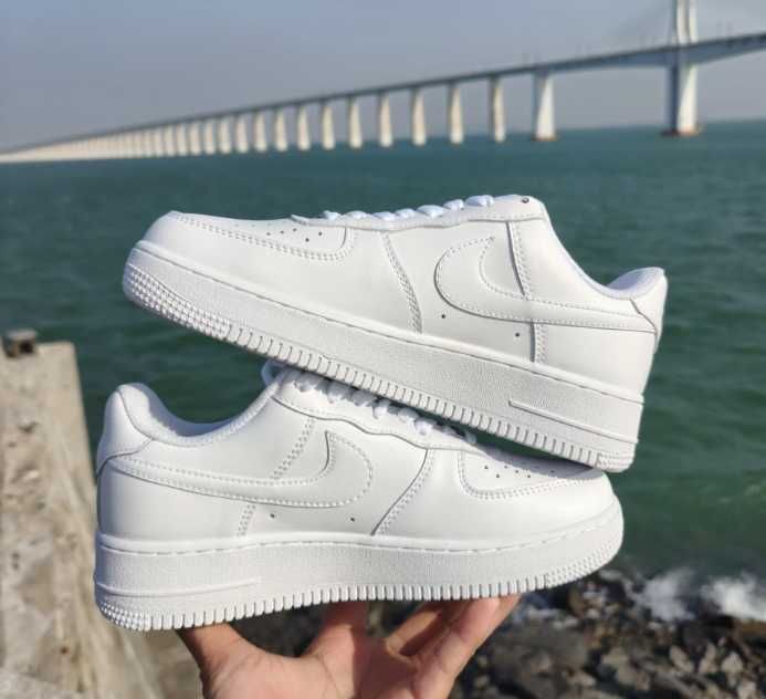 Nike Air Force 1 Low '07 White R.36