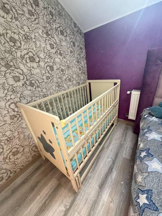 Ліжко дитяче в спальню