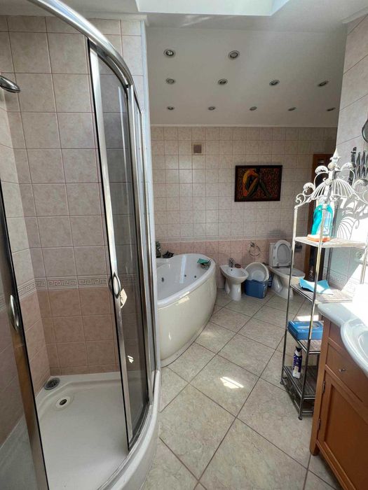 Здам 5 ком.кв-ру, 180 кв.м., Центр, вул.Шота Руставелі 4 (48000 грн) :