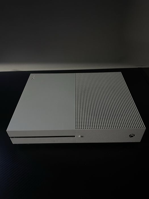 Xbox one s 1Tb+NFS Payback