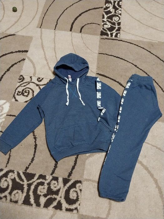 Костюми, кофточки для дівчинки 110розмір