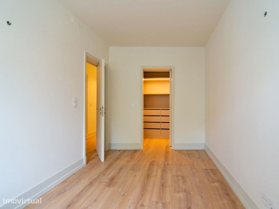 Apartamento T4 na Rua do Telhal