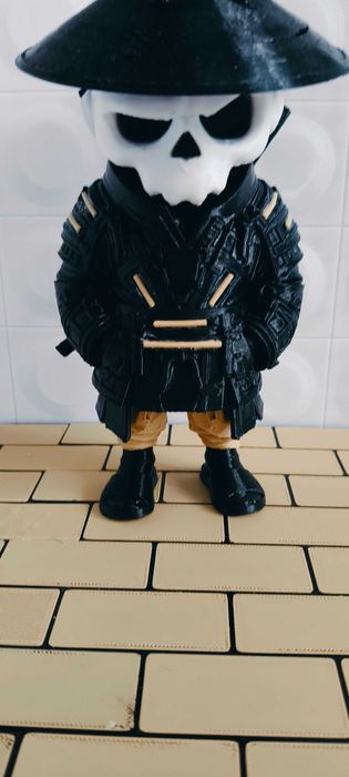 Shadow Ronin Skull – Samurajska Czaszka | Figurka Kolekcjonerska | Wielokolorowy Druk 3D