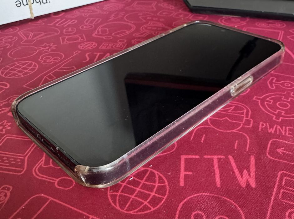 iPhone 13 128GB com capa Magsafe