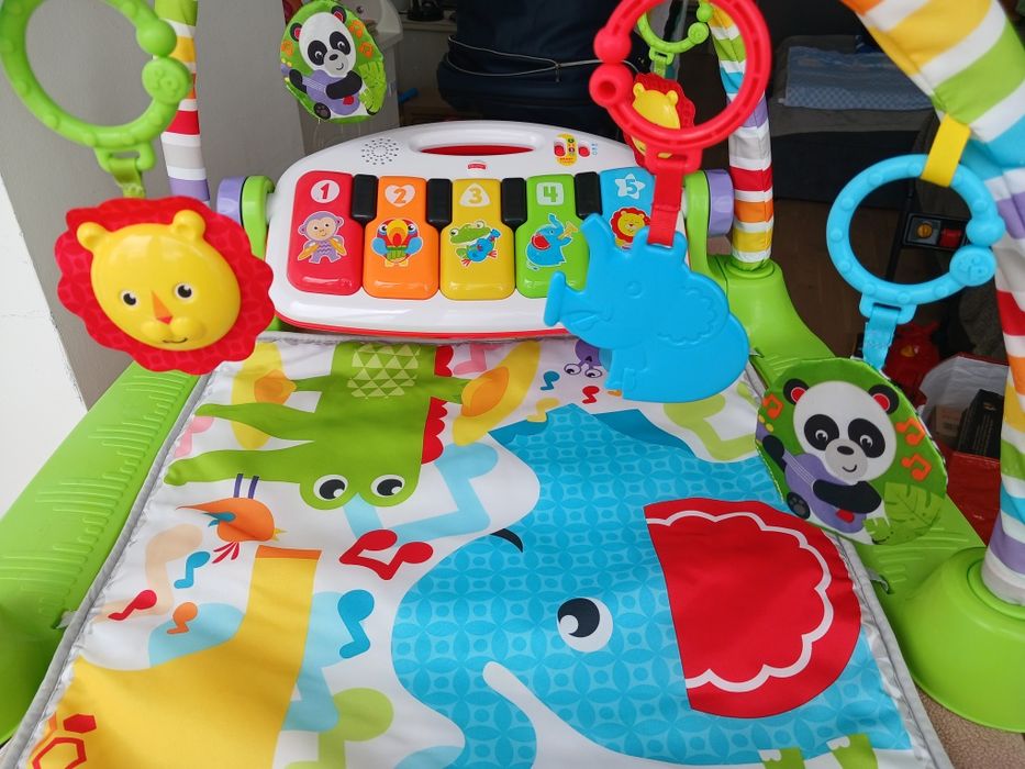 Піаніно та килимок з підвісками 2 в 1