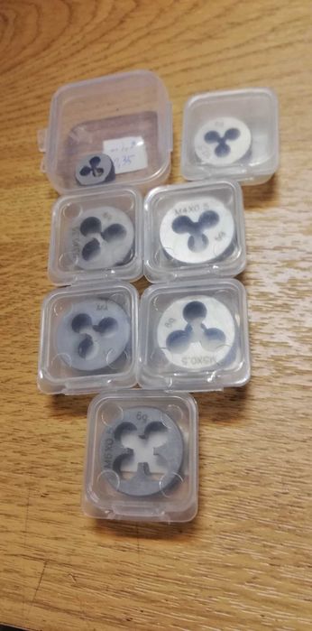 Tarrachas e chave para abrir roscas, novas