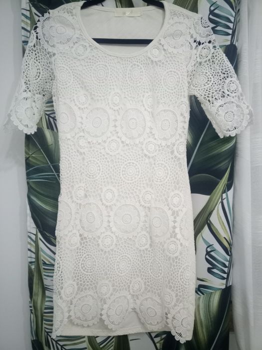 Sukienka ecru krótka