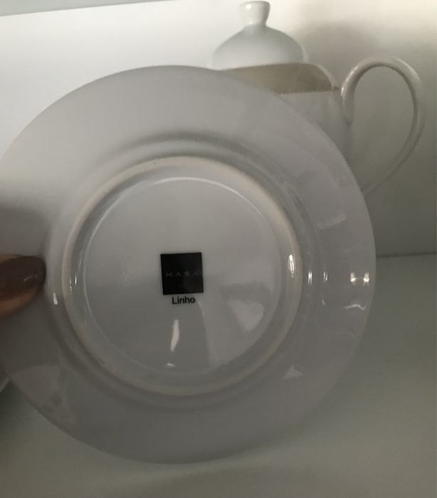 Serviço chá bule, chavenas e prato