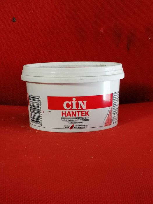 7 latas de diferentes materiais