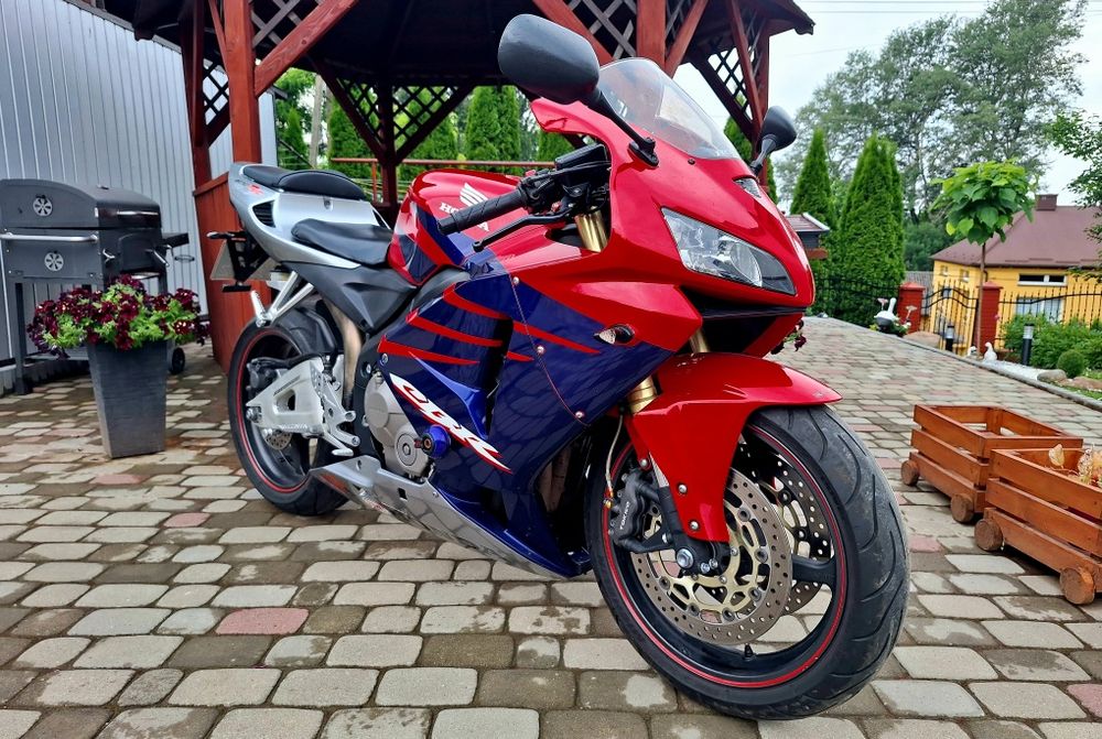 Honda CBR 600RR PC37B lift 2005