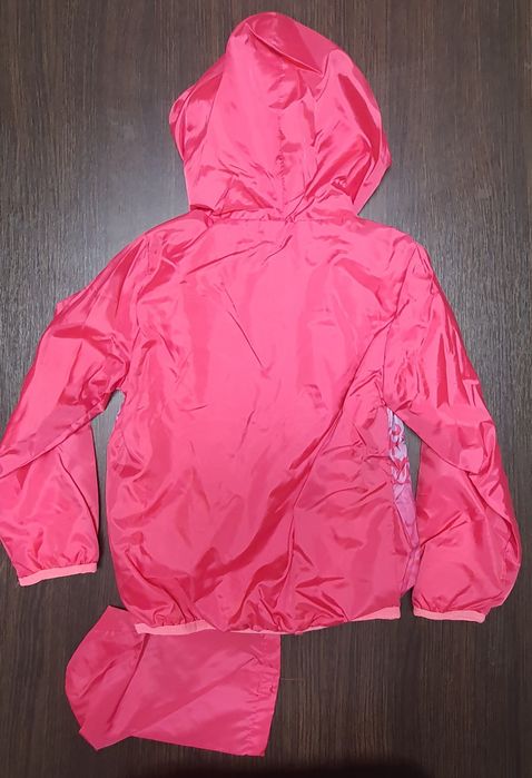 Продам новую утепленную ветровку Disney.