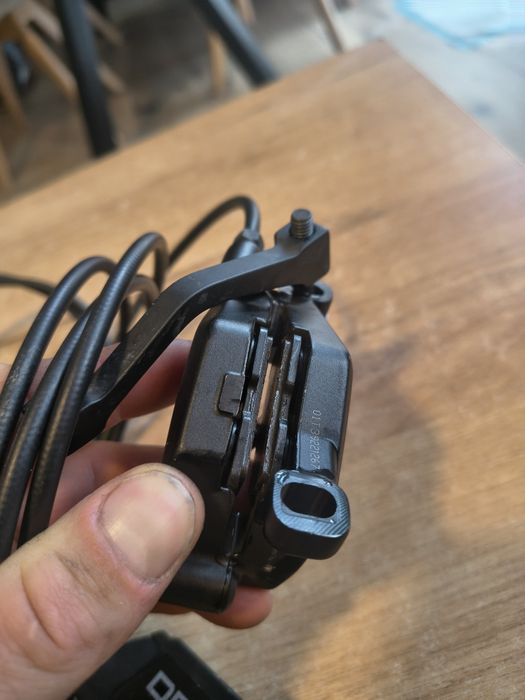 Hamulce hydrauliczne Sram DB8 czterotłokowe
